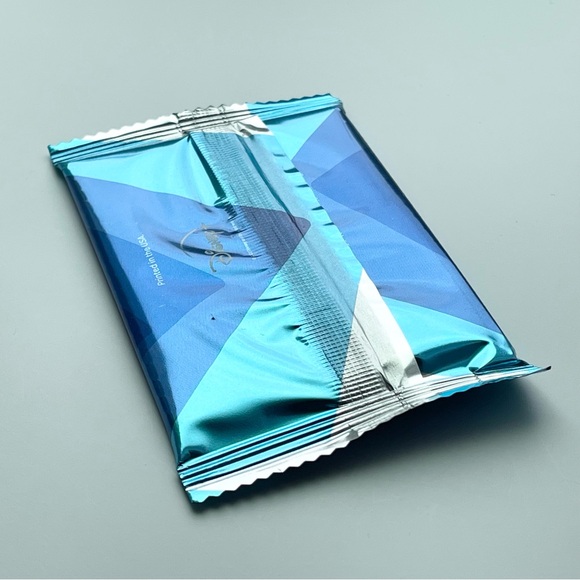 D23 EXPO 2022 DISNEY+ PLUS TRADING CARDS PACK & DISNEY + DAY BUTTONS 2022 & 2021 - Picture 8 of 8